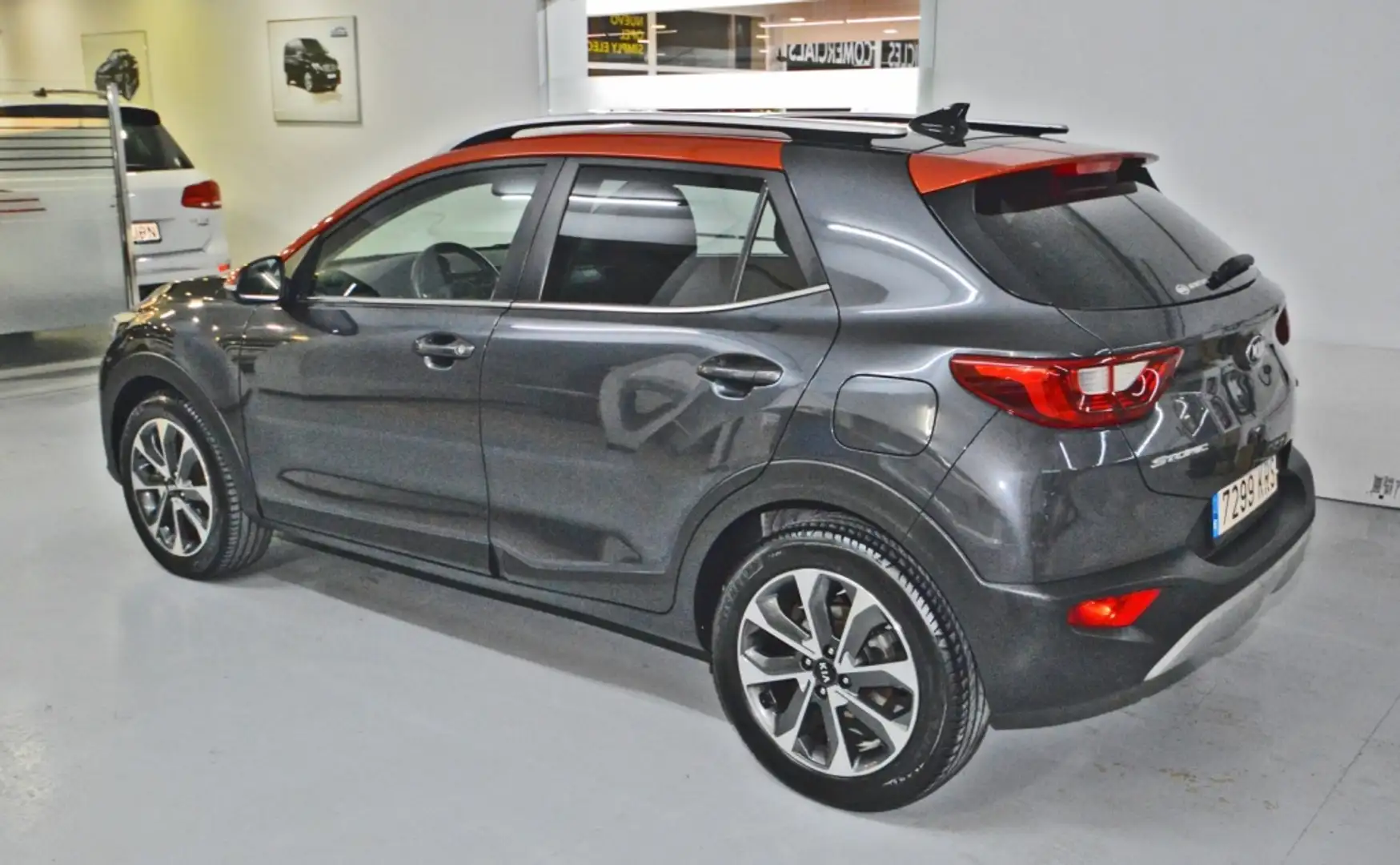 Kia Stonic 1.0 T-GDi Eco-Dynamic Drive 120 Gris - 2