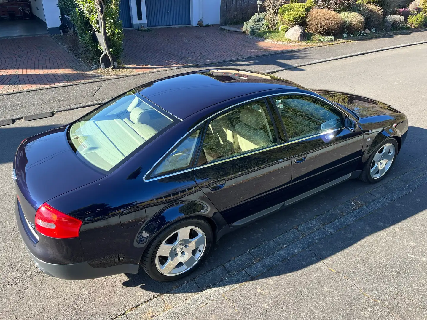 Audi A6 4.2 quattro Blau - 2