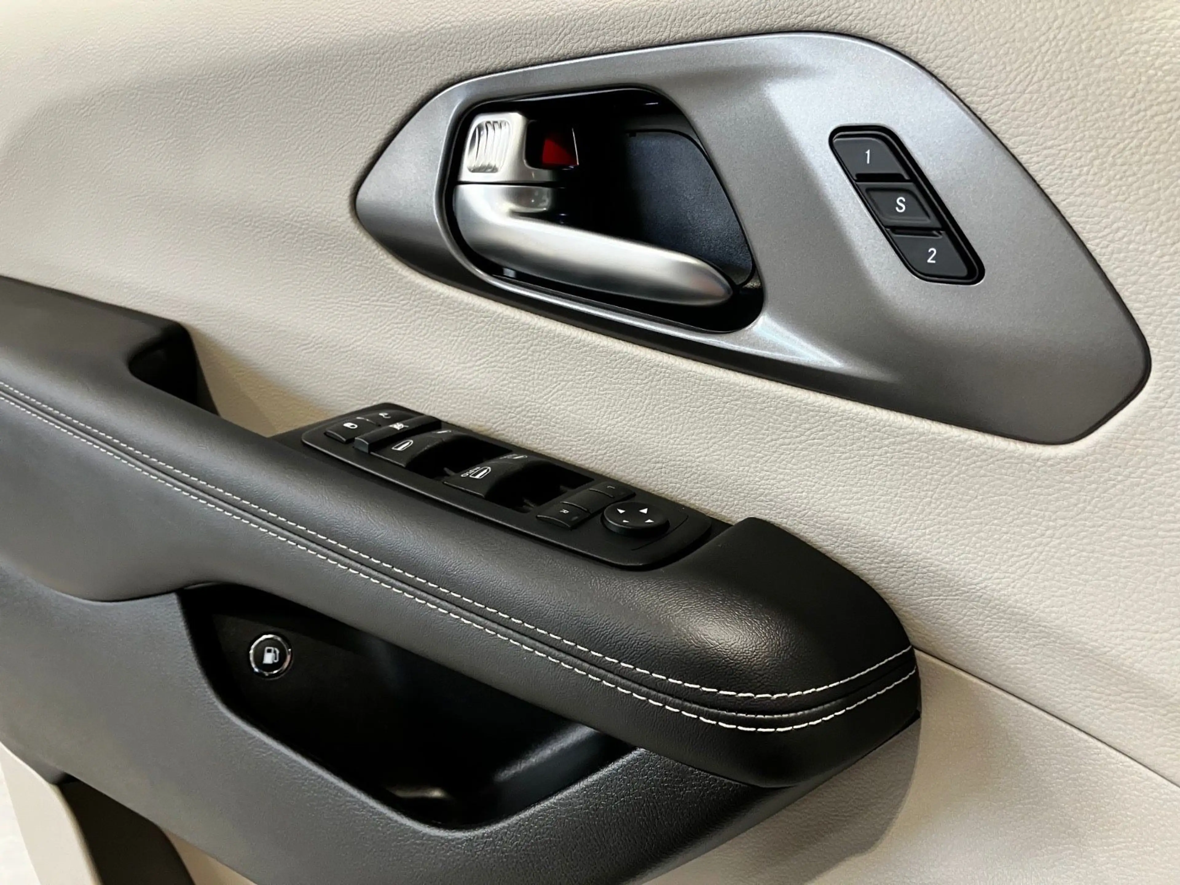 Chrysler Pacifica 3,6 Hybrid Plug in NEUWERTIG — photo 9