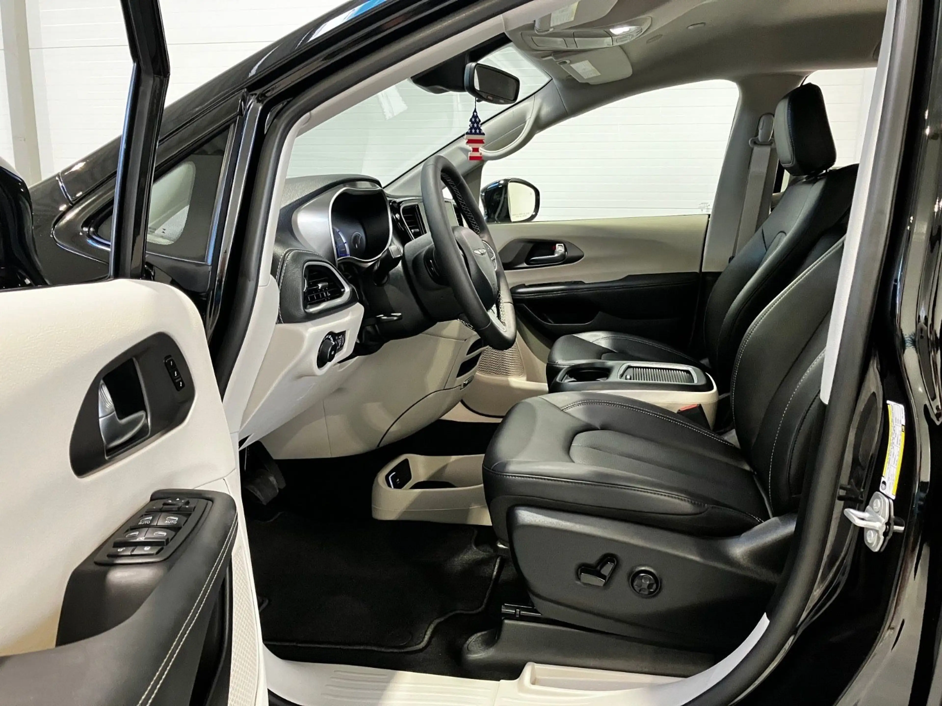 Chrysler Pacifica 3,6 Hybrid Plug in NEUWERTIG — photo 6
