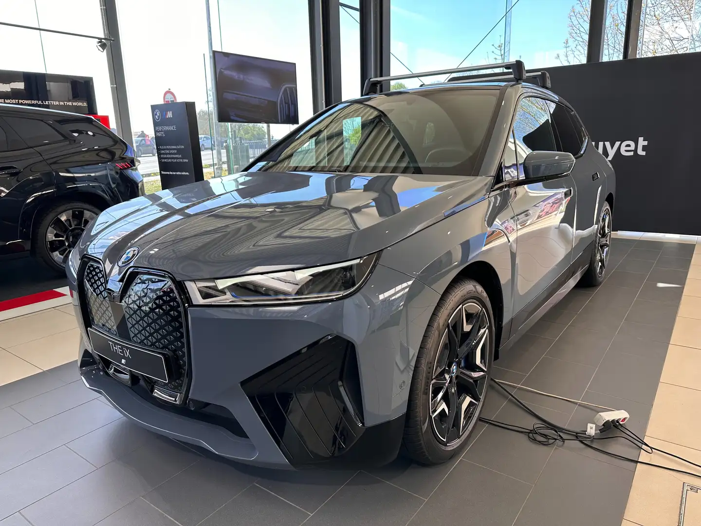 BMW iX 76.6 kWh xDrive40 Gris - 1
