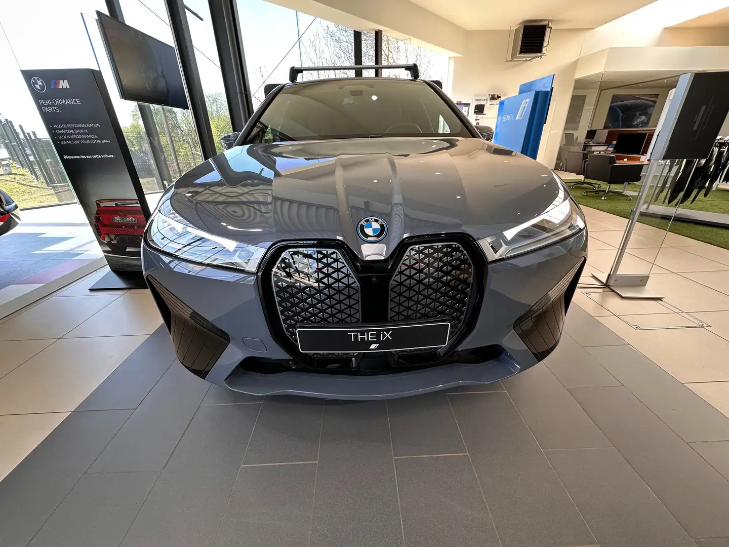 BMW iX 76.6 kWh xDrive40 Gris - 2