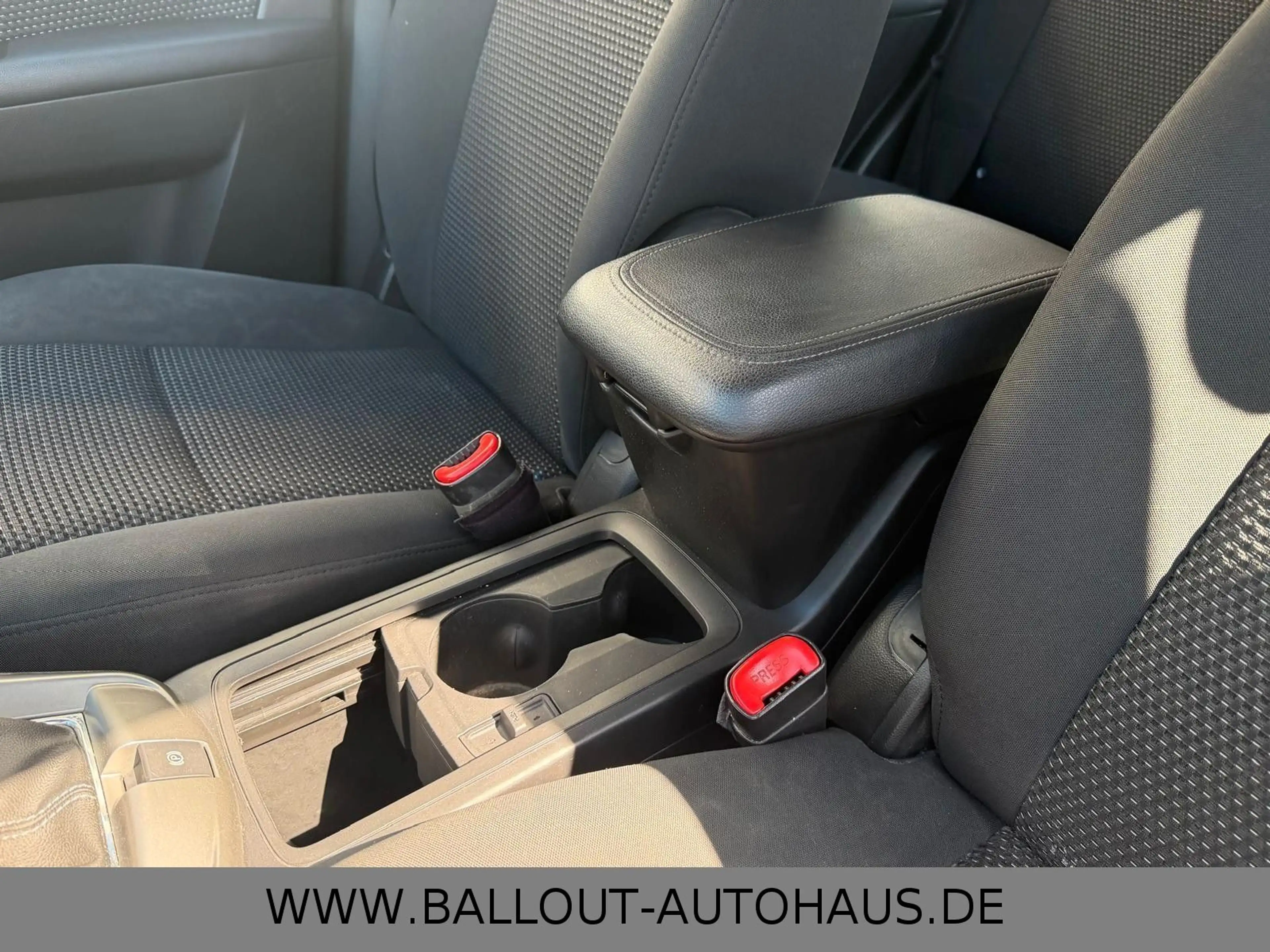 Chevrolet Captiva 2.4 LS 2WD*1.HAND*KLIMA*AHK*TÜV/AU NEU* — photo 13