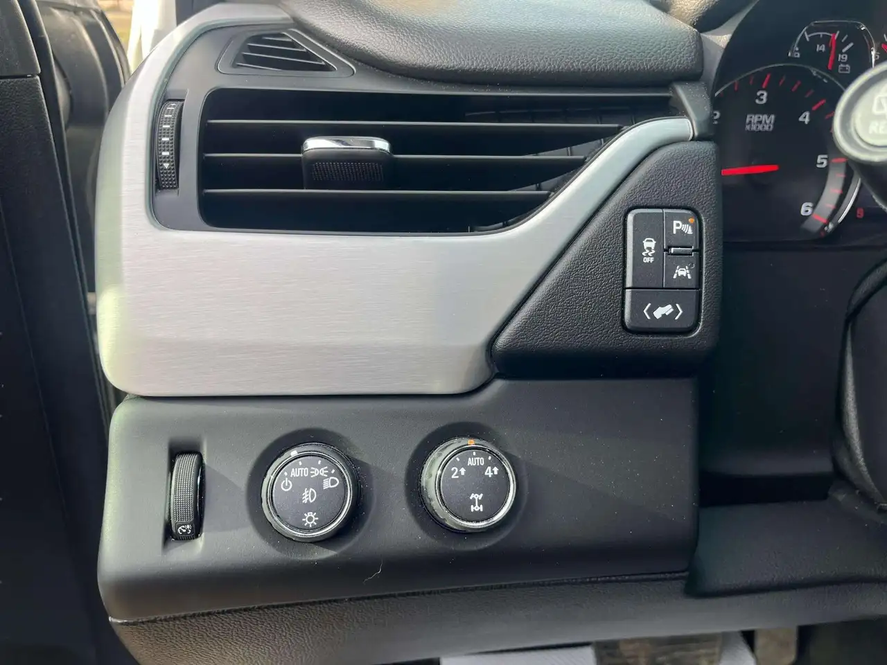 GMC Yukon снимка GMC Yukon