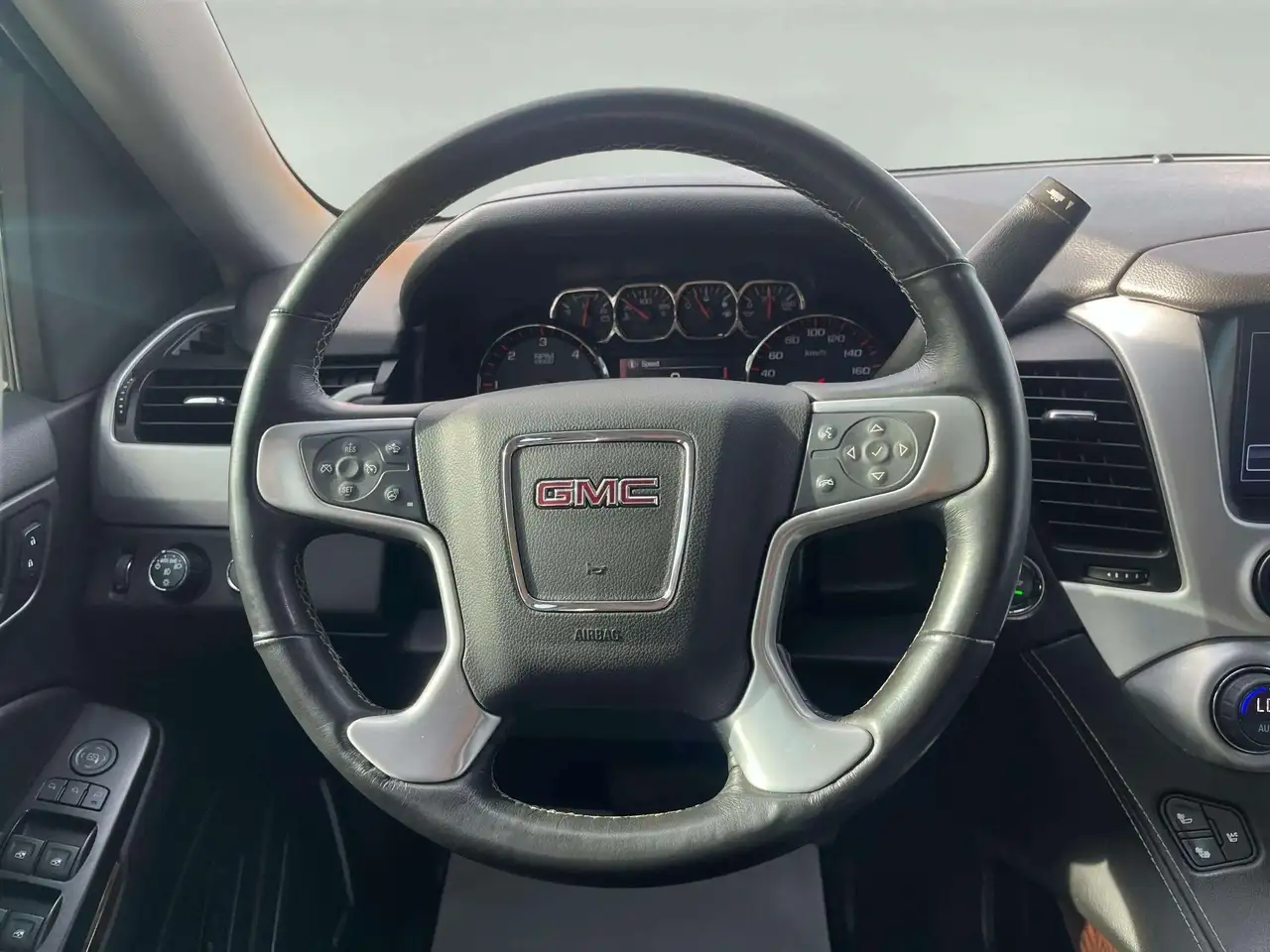 GMC Yukon снимка GMC Yukon
