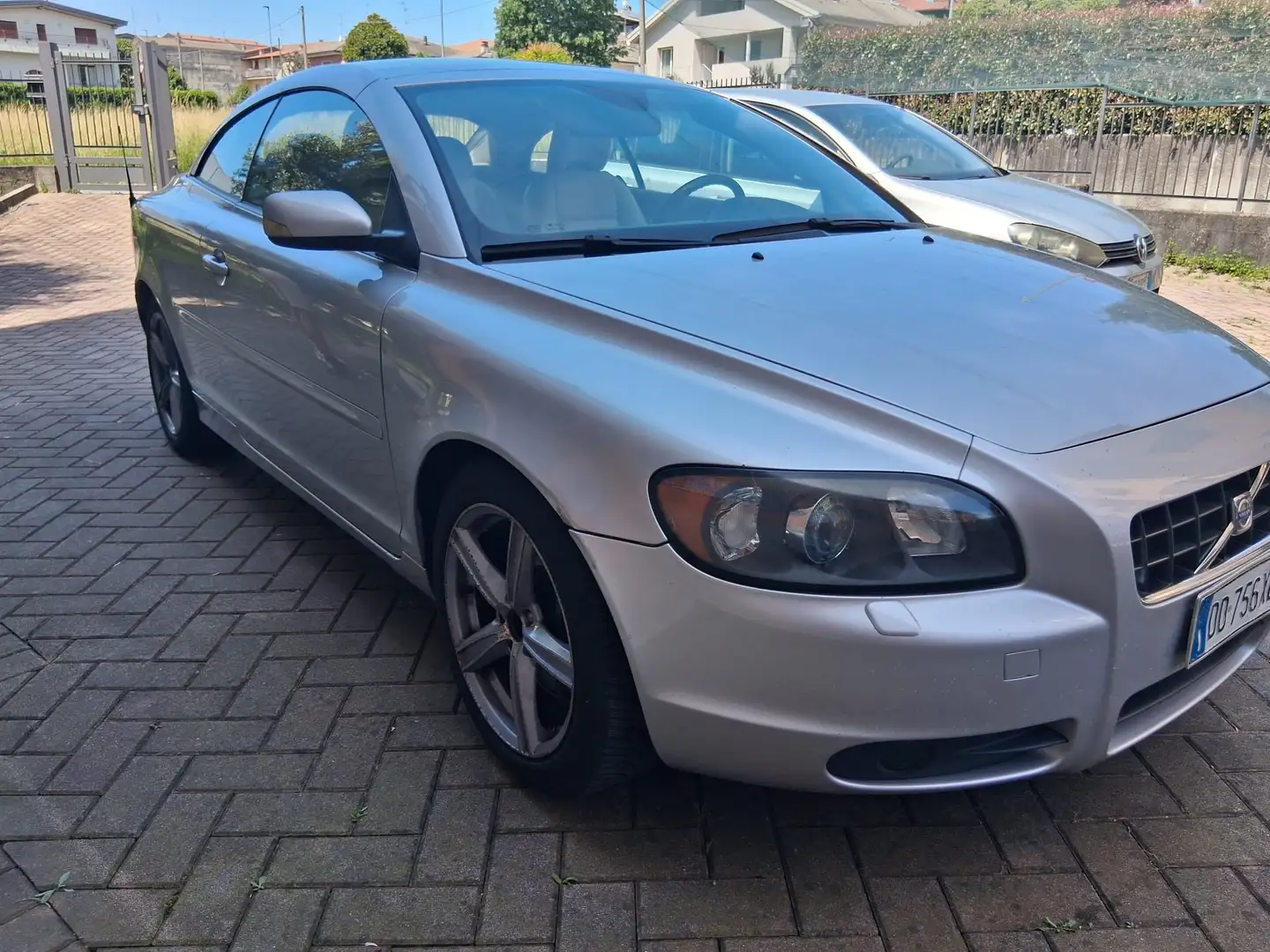 Volvo C70 2.4 D5 20V Aut. Summum 132kw srebrna - 1