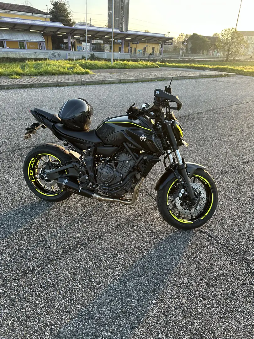 Yamaha MT-07 Pure - 1
