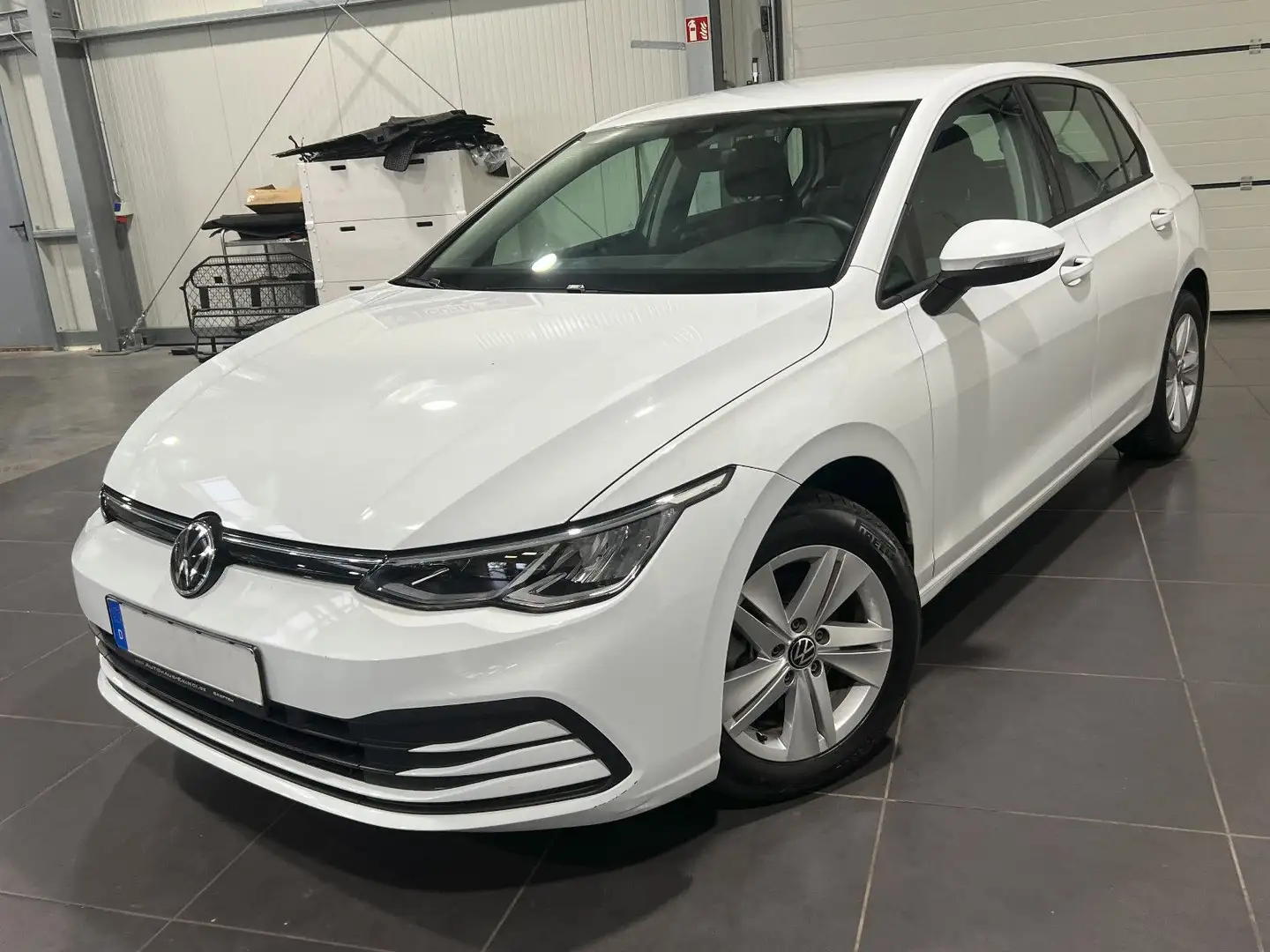 Volkswagen Golf VIII 1.0 eTSi Lim. Automatik *LED*SHZ*Temp* Weiß - 1