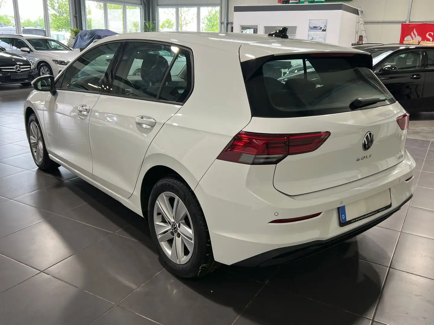 Volkswagen Golf VIII 1.0 eTSi Lim. Automatik *LED*SHZ*Temp* Weiß - 2