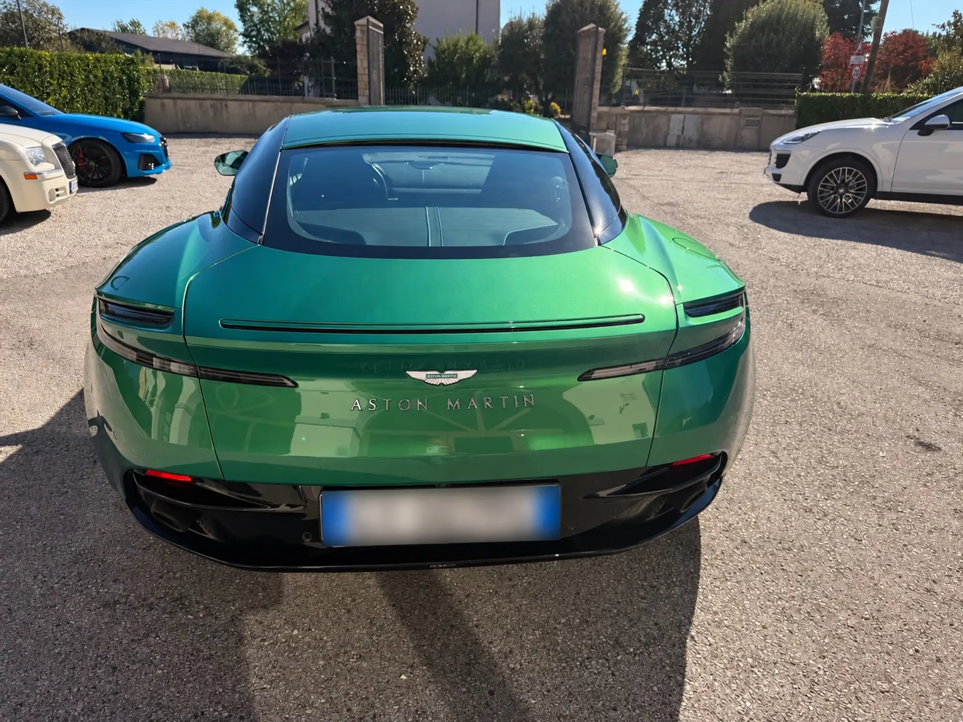 애스턴마틴 DB12 4.0 V8 2024 청록 사진 5