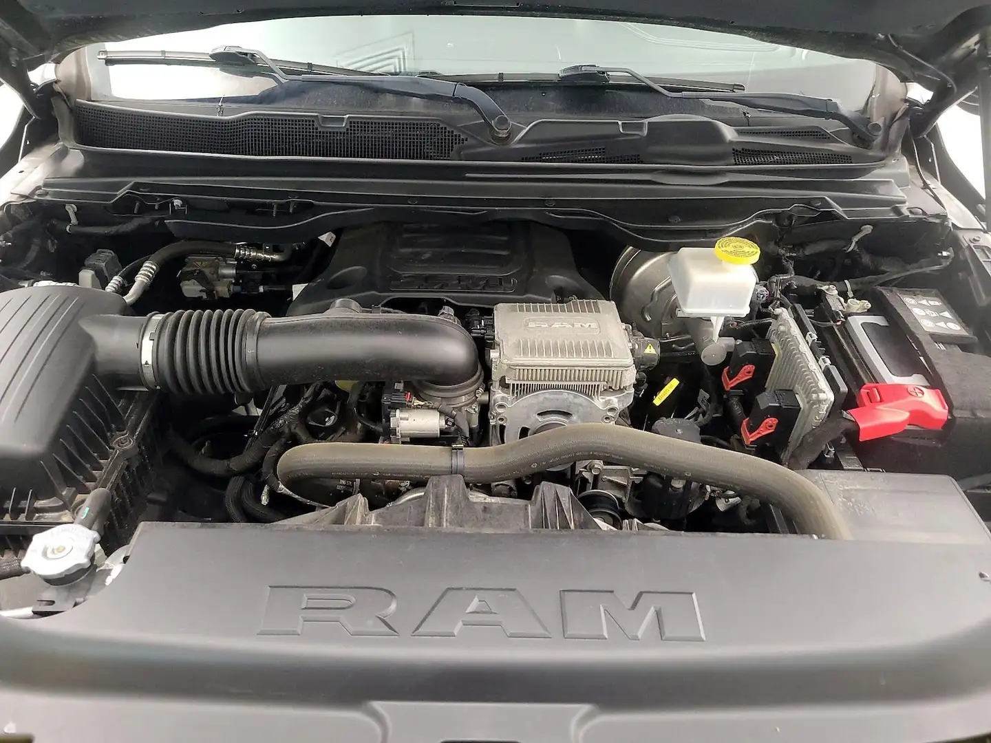 Dodge RAM NIGHT EDITION  5.7 V8 Crew Cab 4x4 LARAMIE Gris - 2