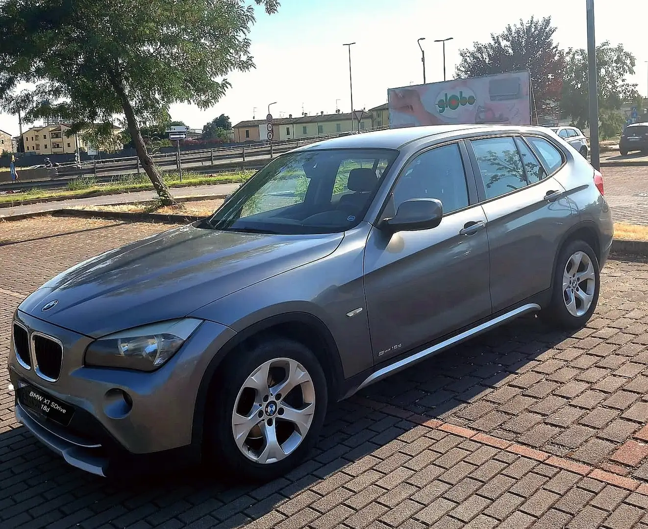 BMW X1 SDrive 18d Grey - 1