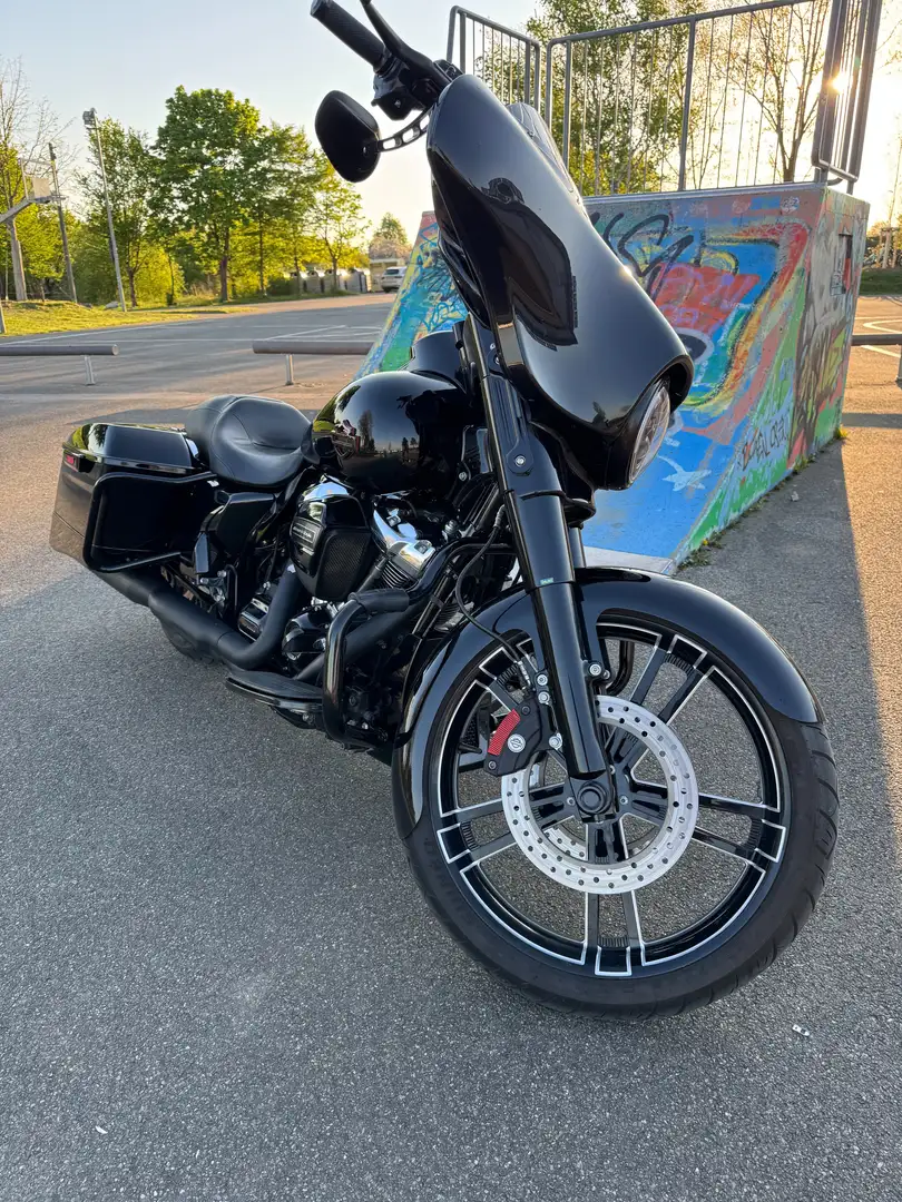 Harley-Davidson Street Glide FLHX Bagger Umbau Black Pearl Černá - 2