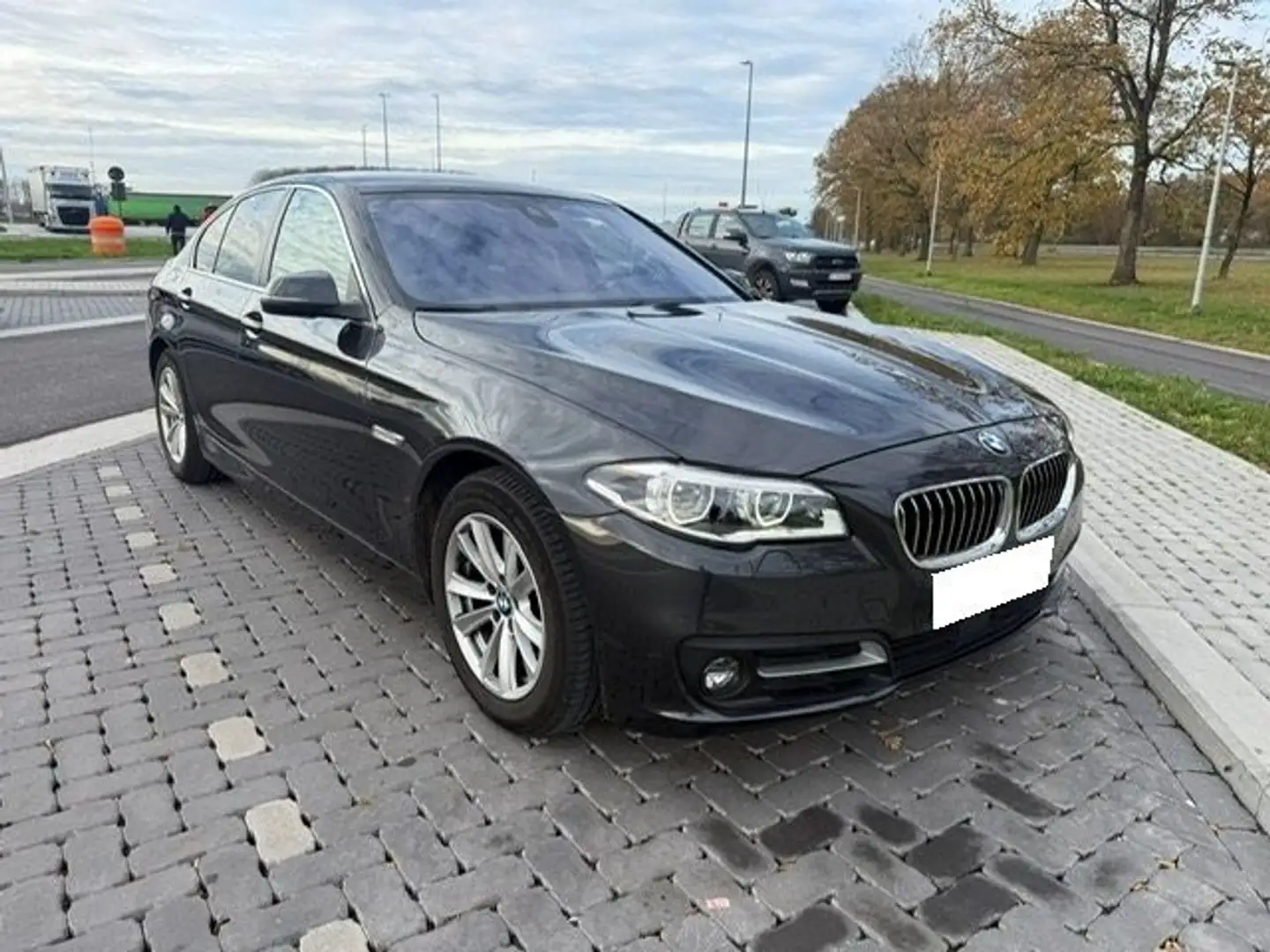 BMW 520 (F10) 520DA 184CH LUXURY Zwart - 2
