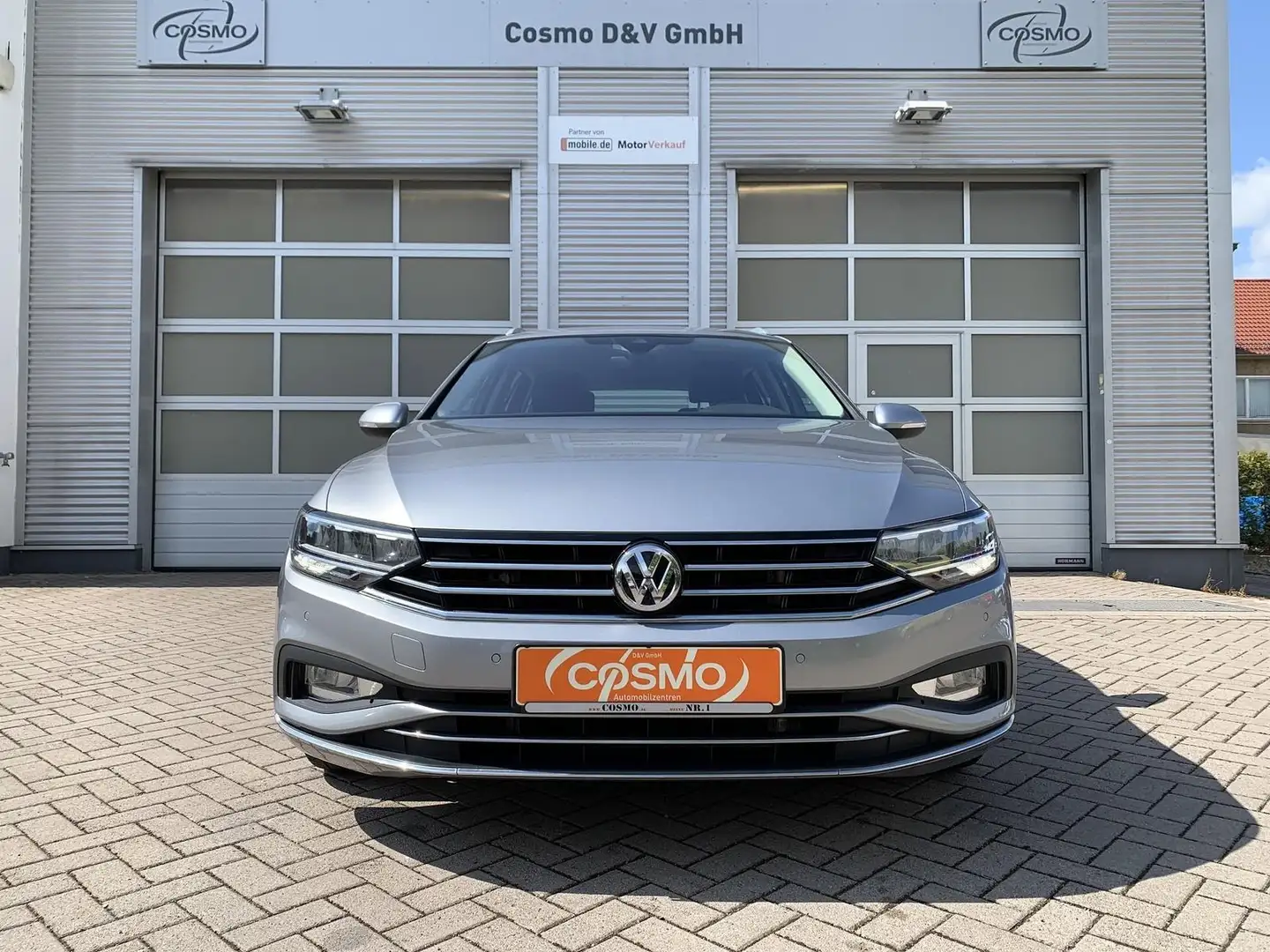 Volkswagen Passat 1.5TSI DSG Elegance AHK+Navi+ACC+Kamera Silber - 2