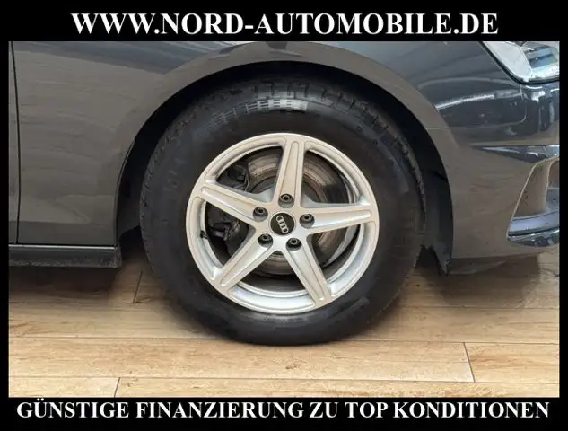 Audi A4 view 14