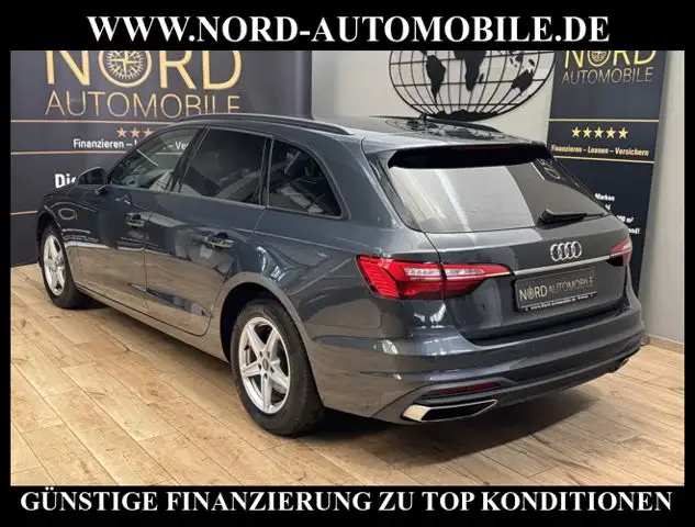 Audi A4 view 9
