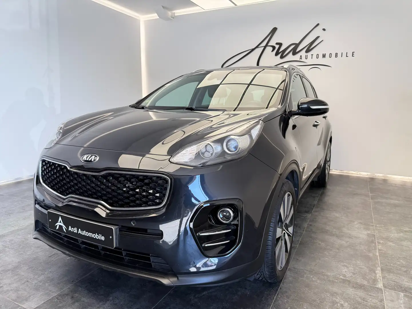 Kia Sportage 1.7 CRDi 2WD*CARPLAY*CAMERA*1ER PROP*GARANTIE* Zwart - 1