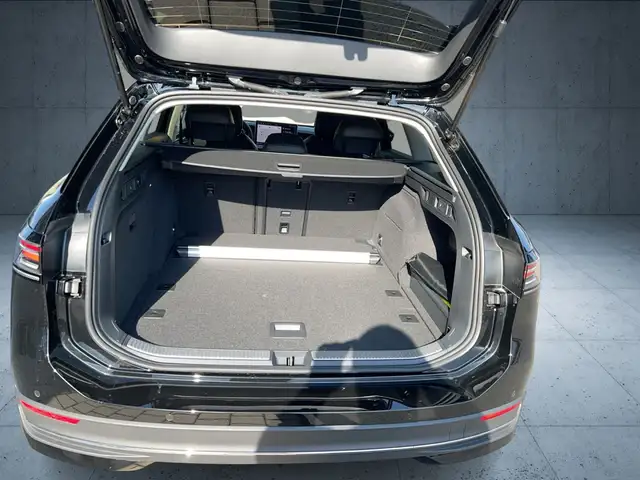Volkswagen Passat view 13