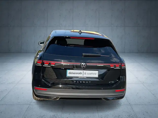 Volkswagen Passat view 4