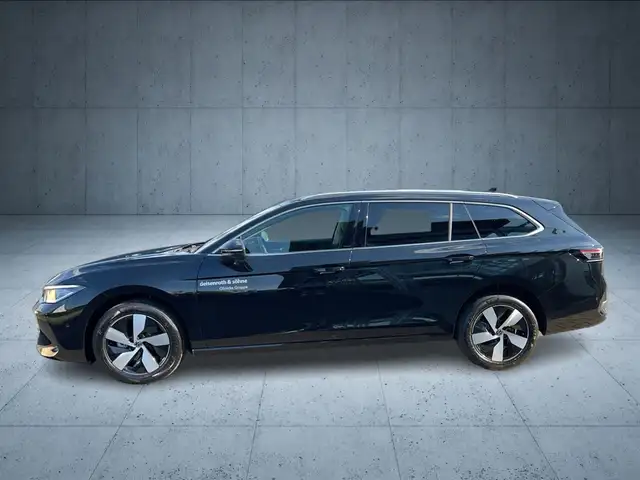 Volkswagen Passat view 2