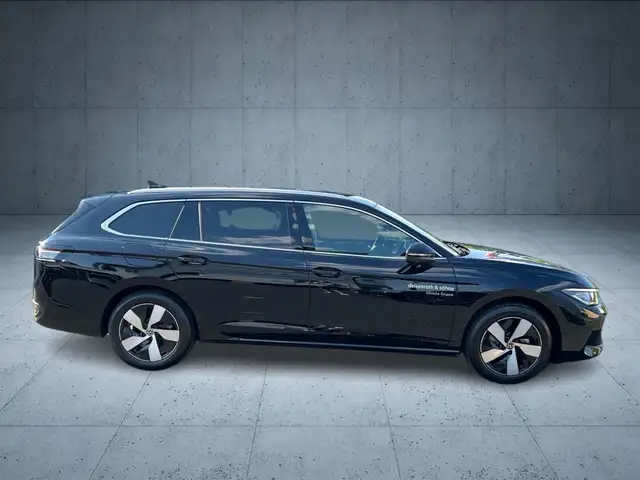 Volkswagen Passat view 6