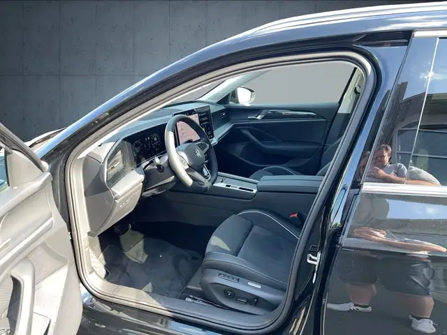 Volkswagen Passat view 9