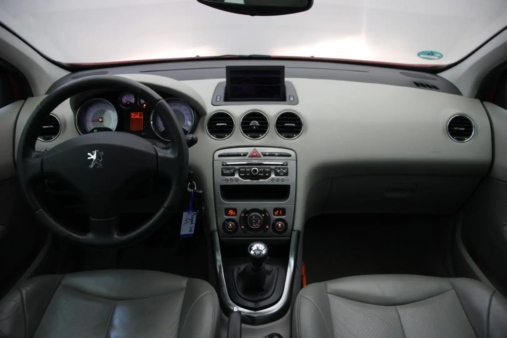 Peugeot 308 SW 1.6 XT - Panorama, Trekhaak, Navi, Clima, Leer, Rood - 2
