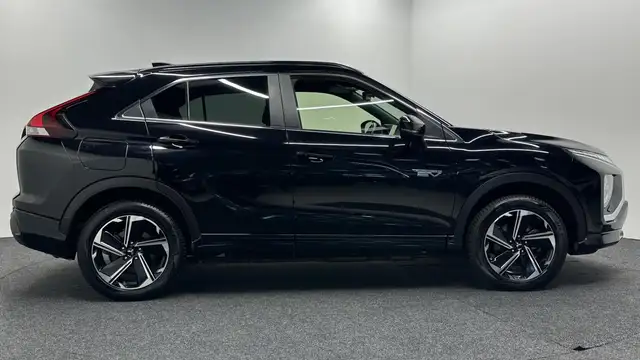 Mitsubishi Eclipse Cross view 9