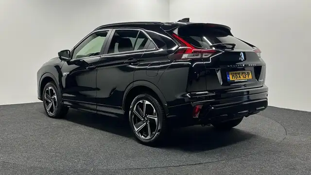 Mitsubishi Eclipse Cross view 4