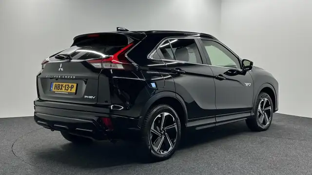 Mitsubishi Eclipse Cross view 5
