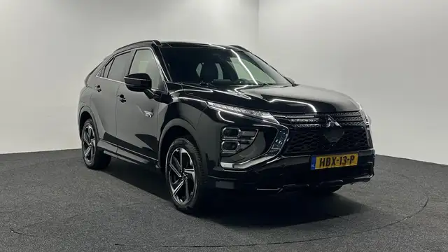 Mitsubishi Eclipse Cross view 3