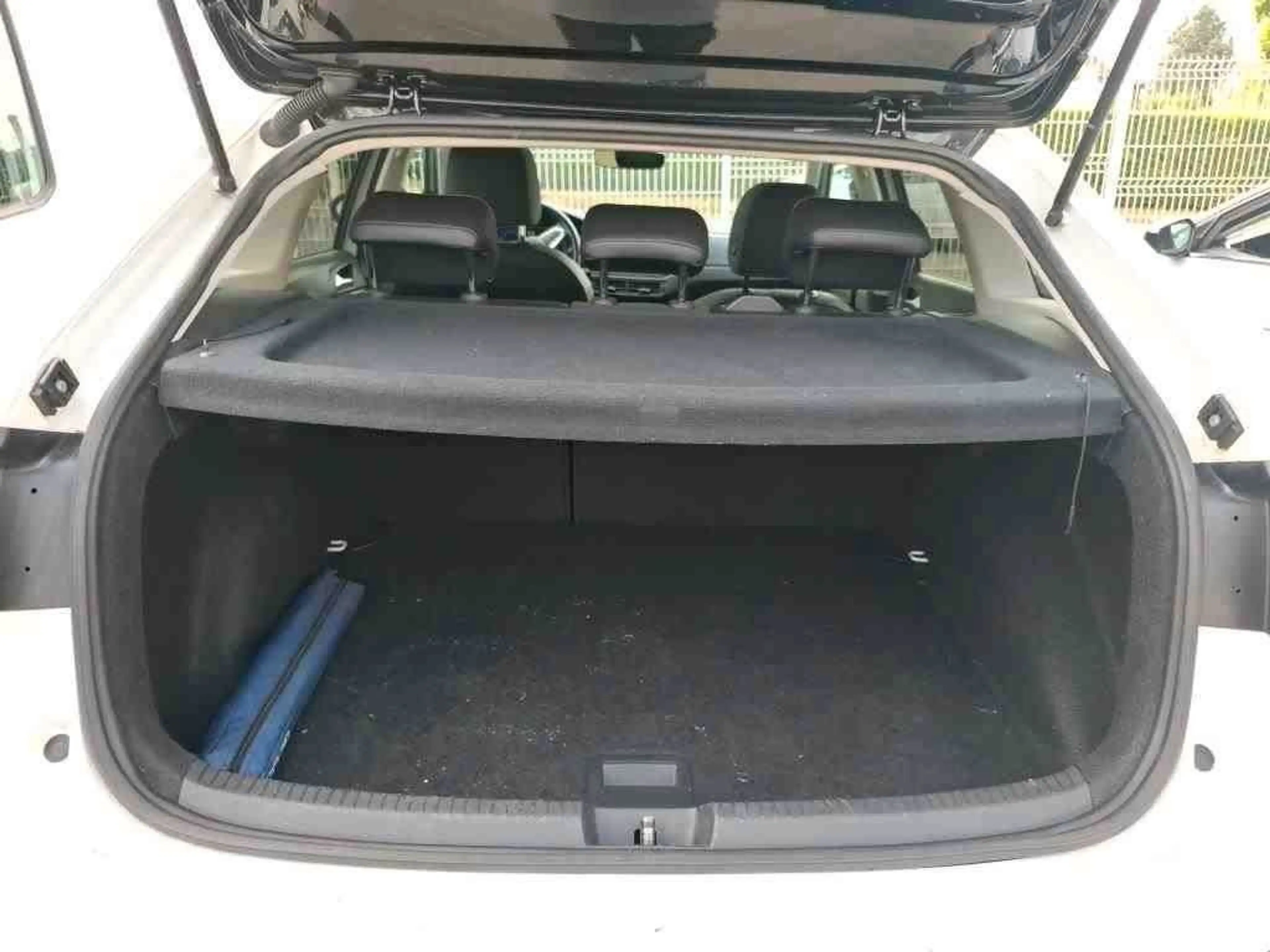 Volkswagen Taigo Style1.5TSI DSG LED Navi AHK Kamera Pano — photo 7
