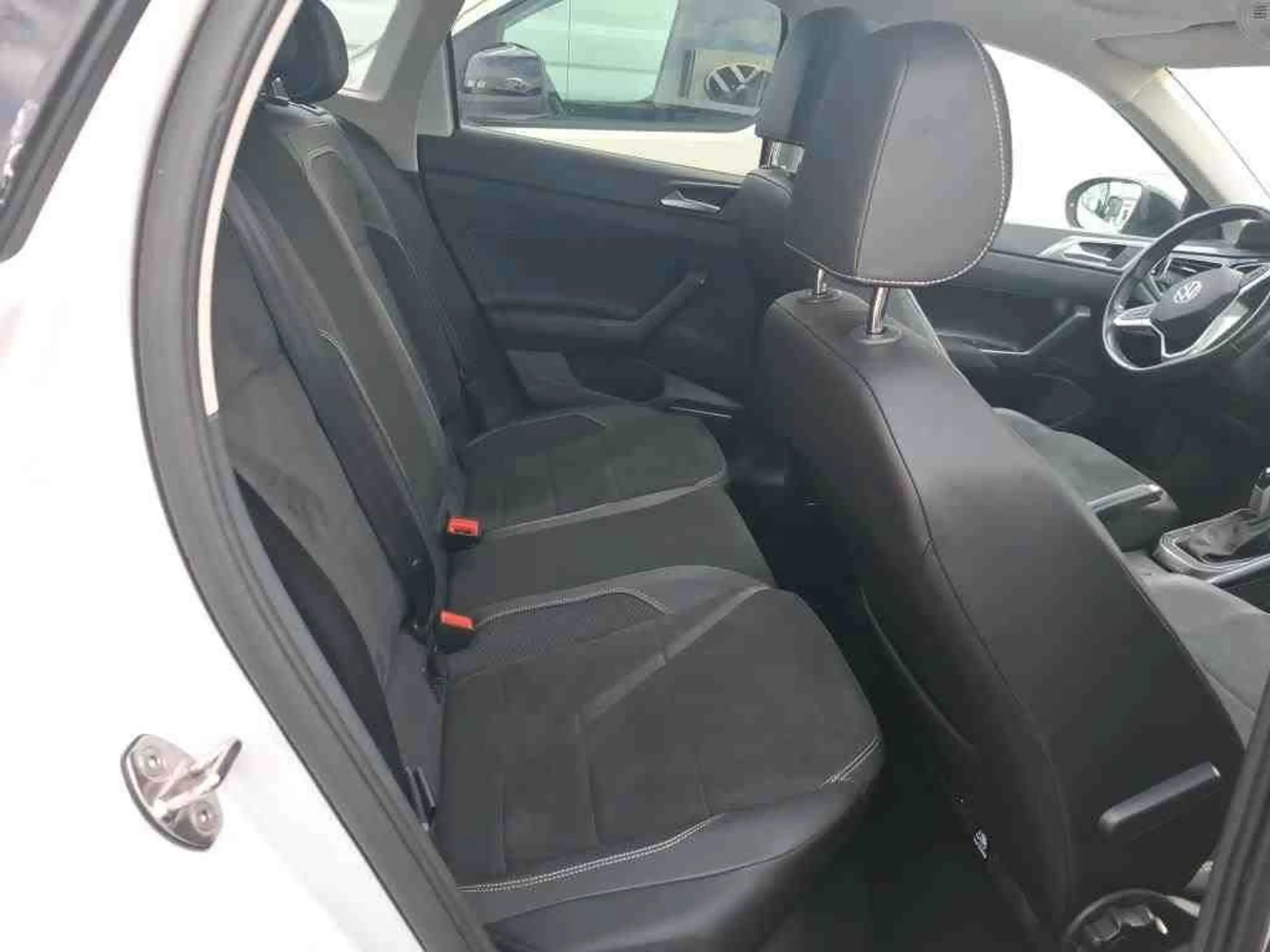 Volkswagen Taigo Style1.5TSI DSG LED Navi AHK Kamera Pano — photo 6