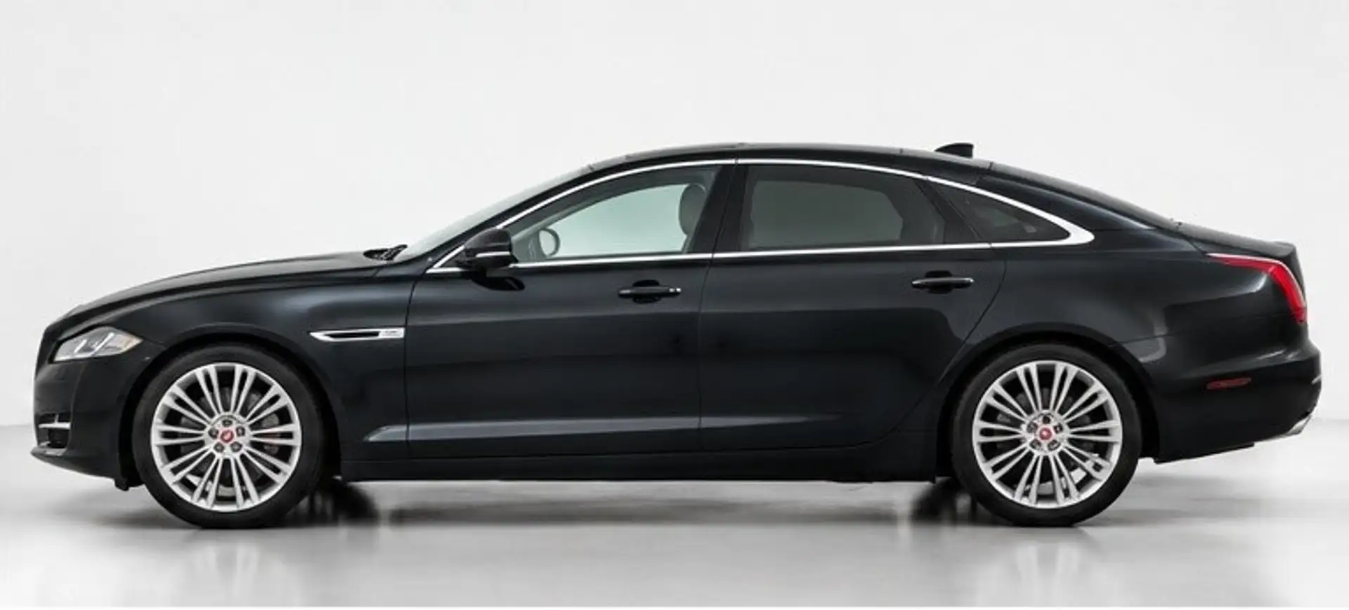 Jaguar XJ 3,0 Diesel Portfolio Aut. Schwarz - 2