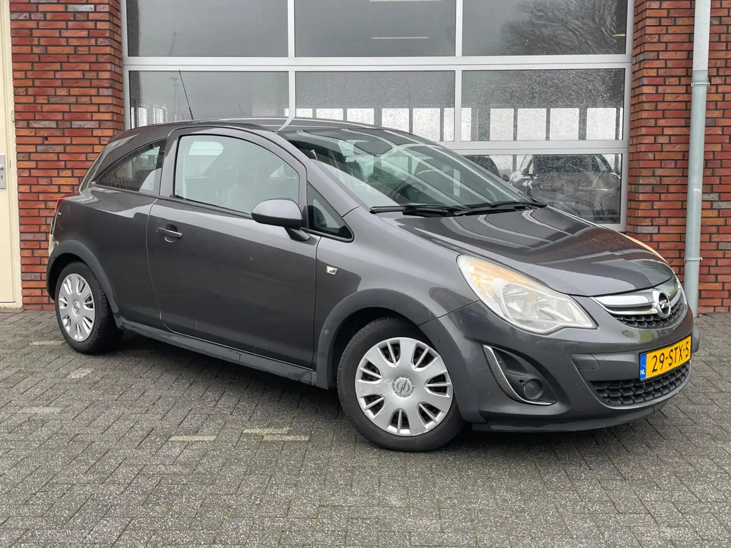 Opel Corsa 1.2-16V Cosmo | Nieuwe APK | Automaat | Airco | 3 Gris - 2