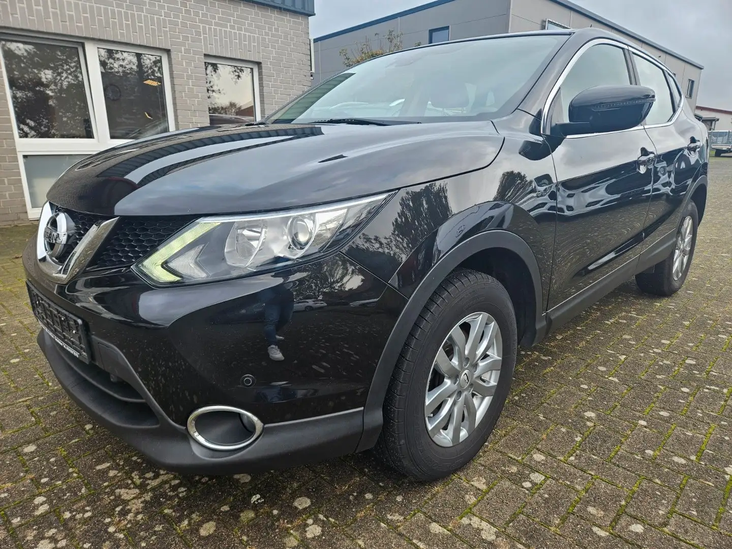 Nissan Qashqai Visia AHK TEMP BT PDC Schwarz - 1