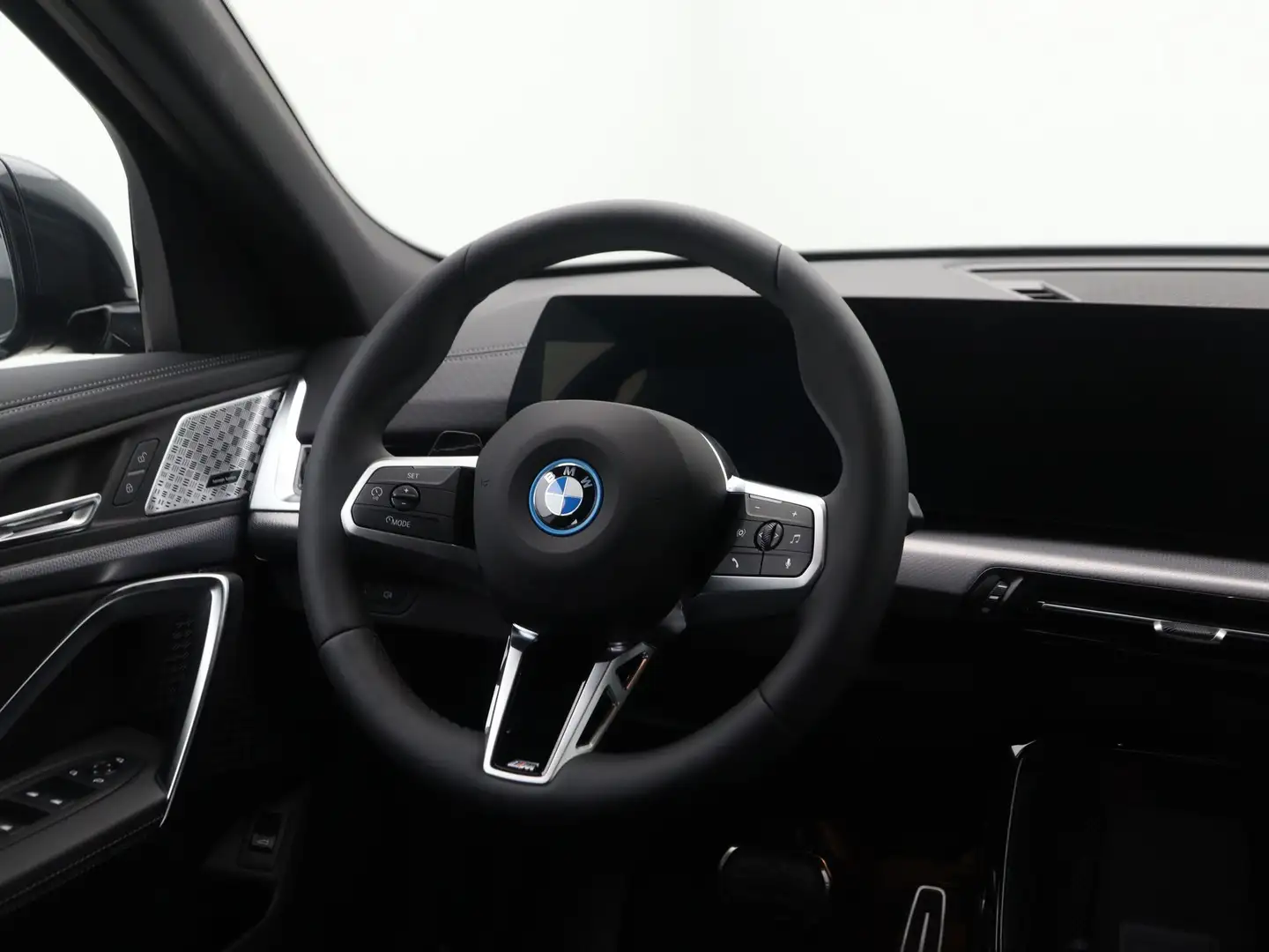 BMW iX2 eDrive20 67 kWh Zwart - 2