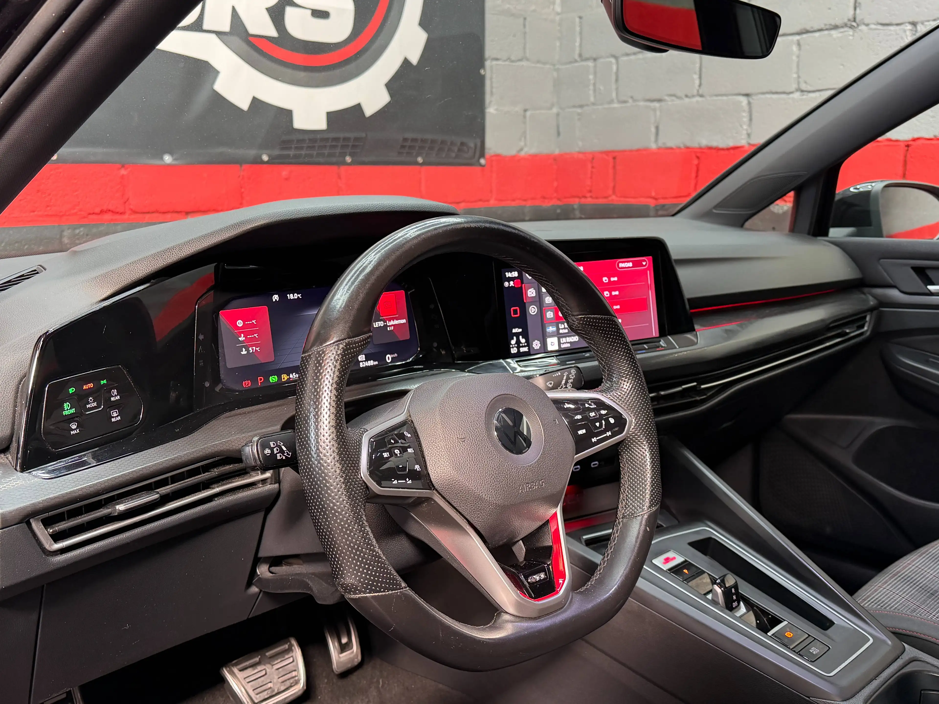 Volkswagen Golf GTI Golf 2.0 TSI GTI OPF DSG — photo 14