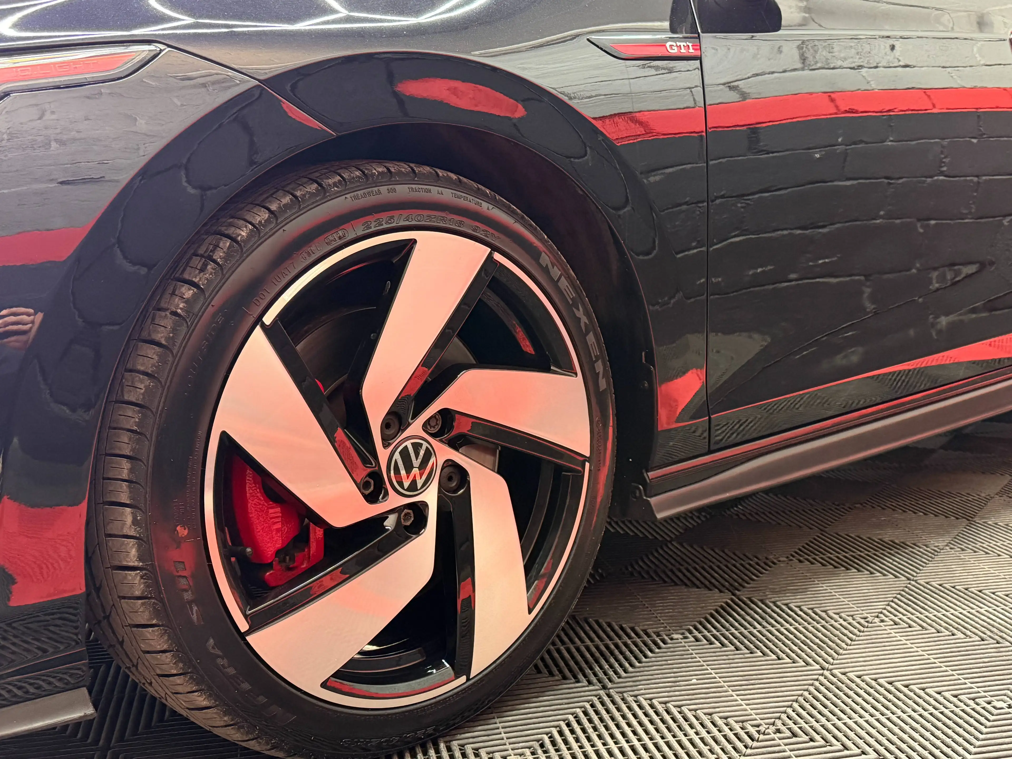 Volkswagen Golf GTI Golf 2.0 TSI GTI OPF DSG — photo 9