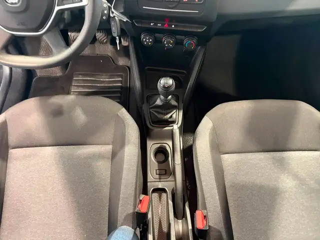 Dacia Duster view 12