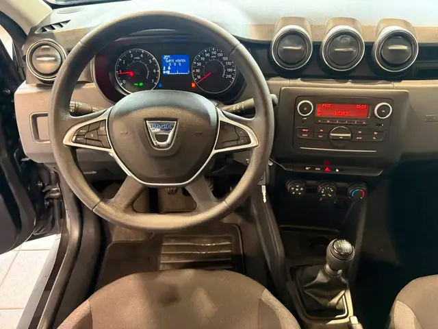 Dacia Duster view 9