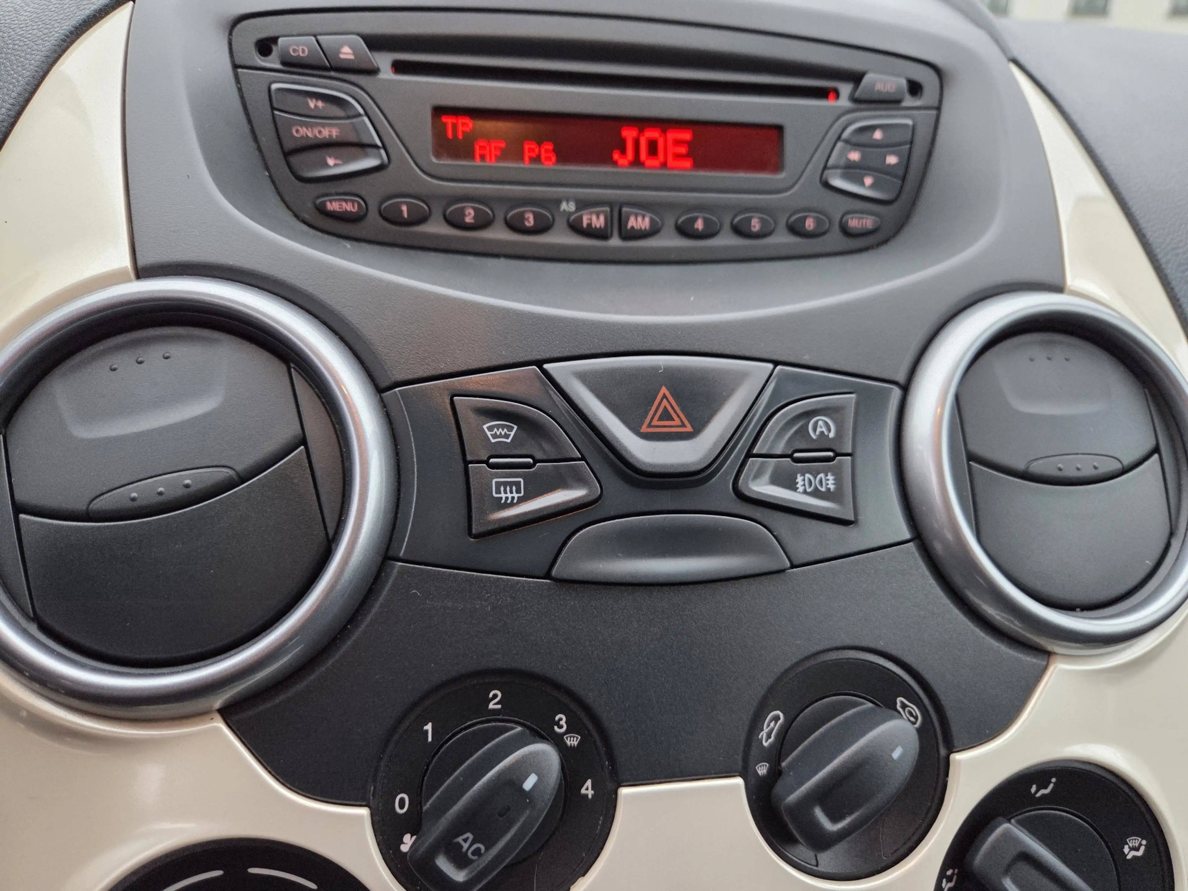 Ford Ka/Ka+ 1.2i☆1jOMNIUMGARANTIE☆AIRCO☆GROOT ONDERHOUD — photo 11