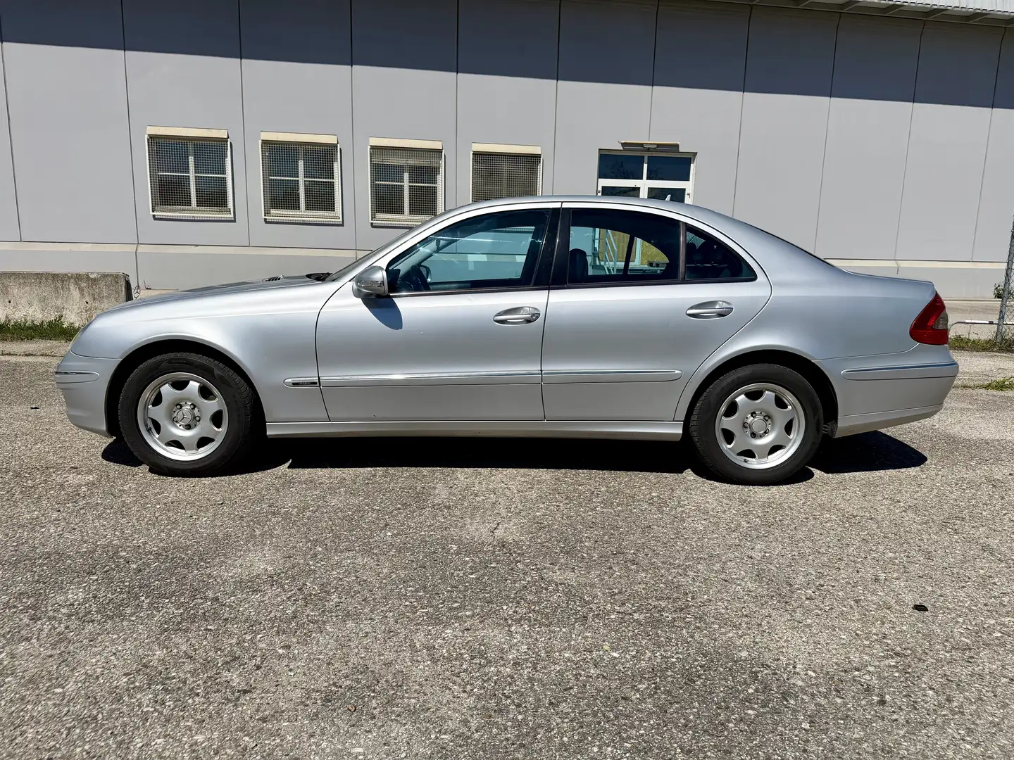 Mercedes-Benz E 320 Avantgarde  CDI Aut. Grau - 2