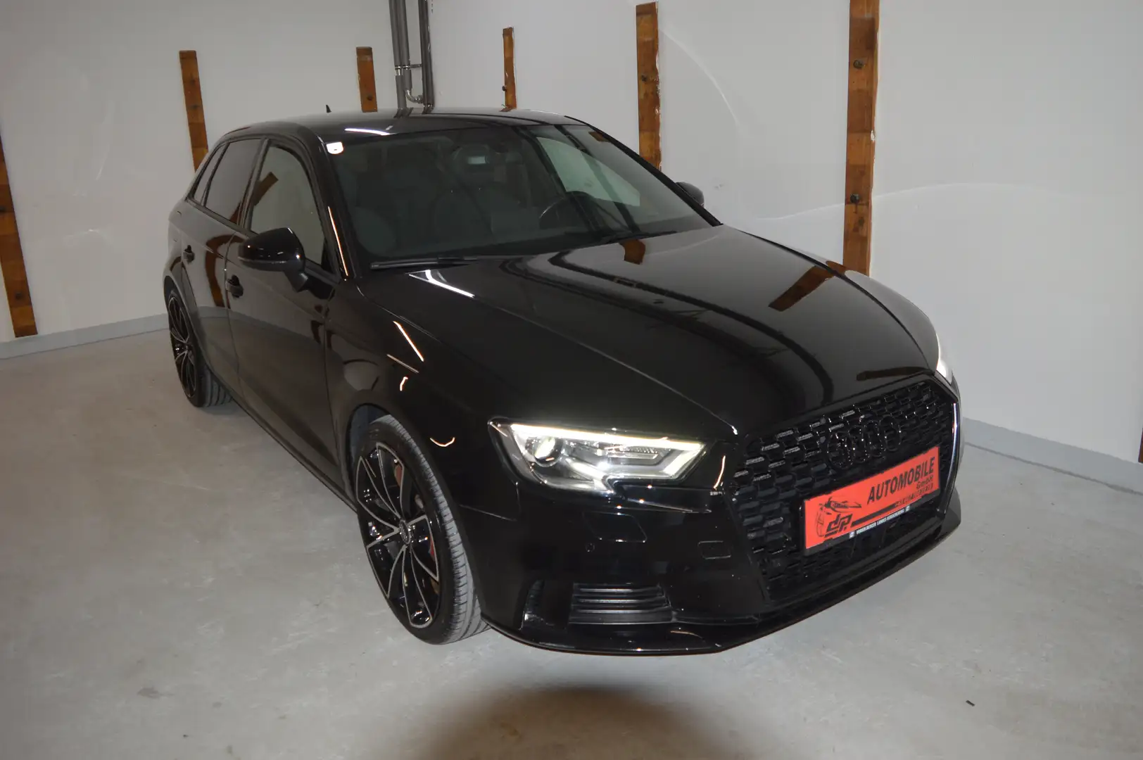 Audi A3 1,6 TDI **2.Besitz**S-Line**neues Pickerl** Schwarz - 1