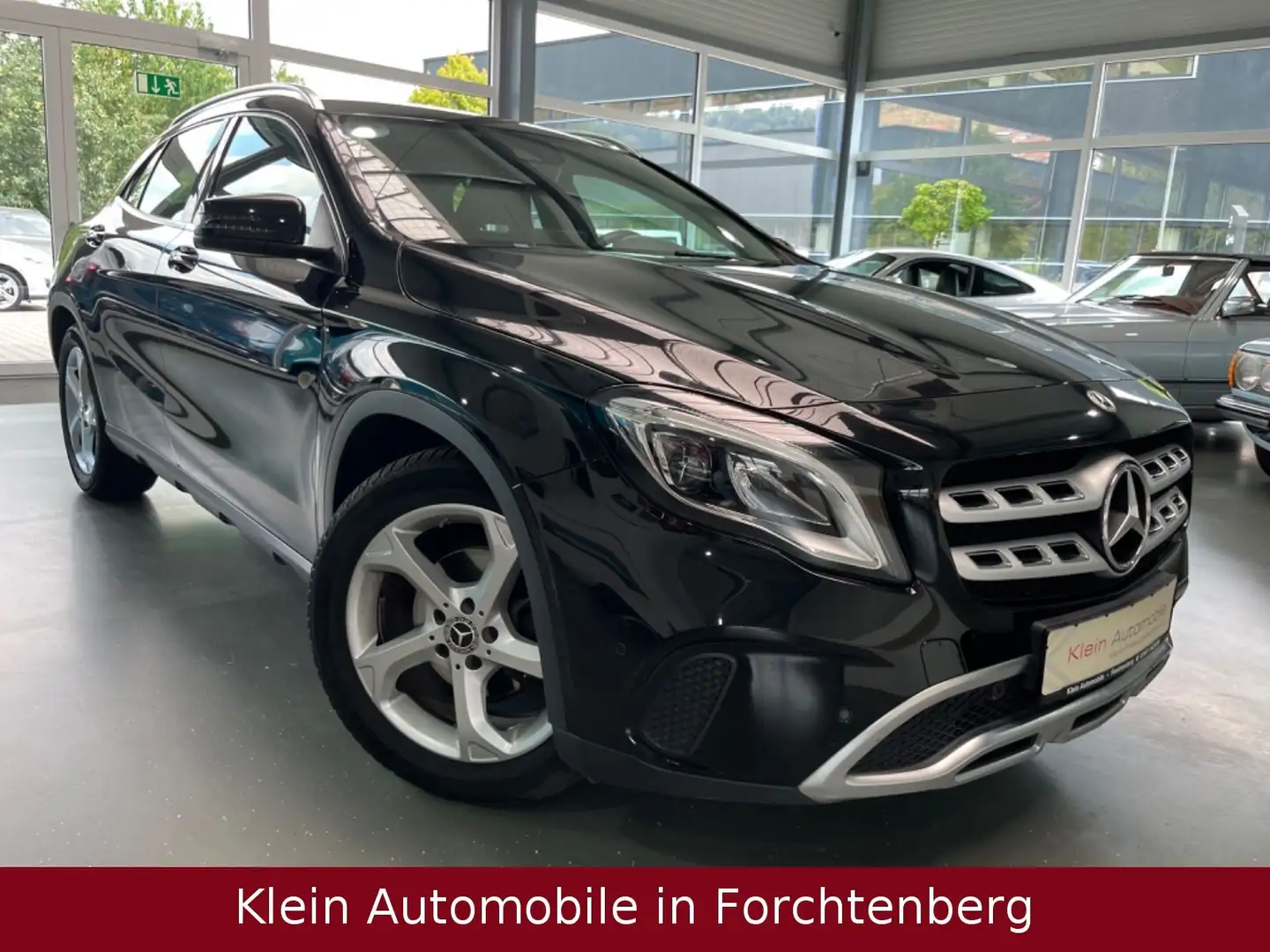 Mercedes-Benz GLA 200 Urban Leder Navi LED SHZ PDC 18"LM 2HD Noir - 1