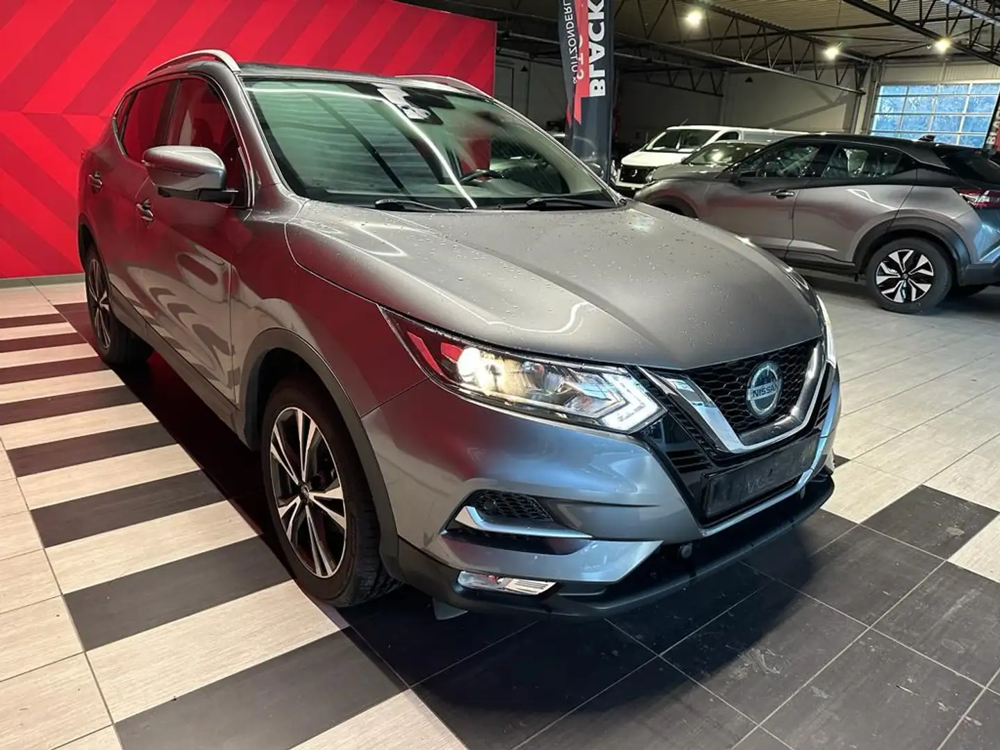 Nissan Qashqai Benzine Manueel Gris - 2