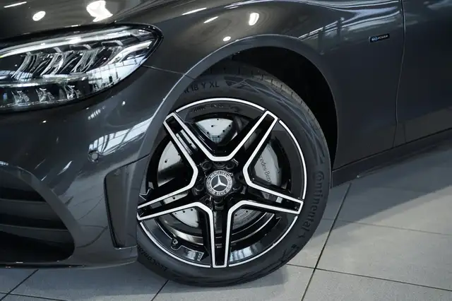 Mercedes-Benz 300 view 3