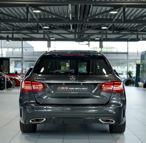 Mercedes-Benz 300 view 9