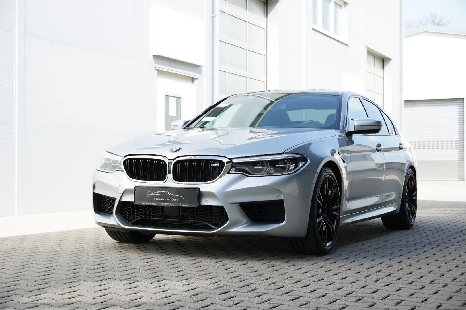BMW M5 VOLL/Keramik/DrPac/NightV/SpAbg/DrAs+/ParkAs+ Gümüş rengi - 1